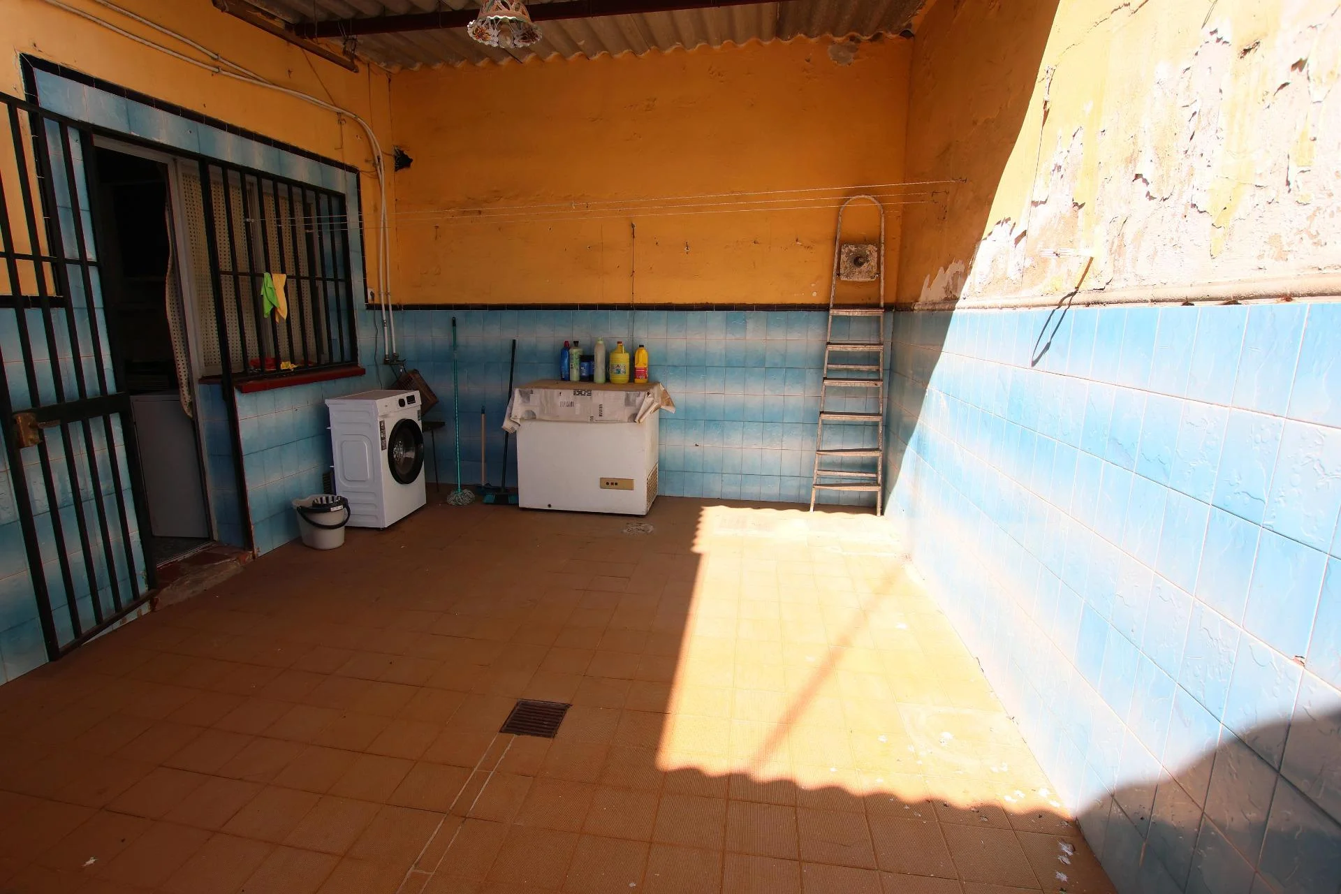 Las Cumbres duplex, 3-bedroom investment