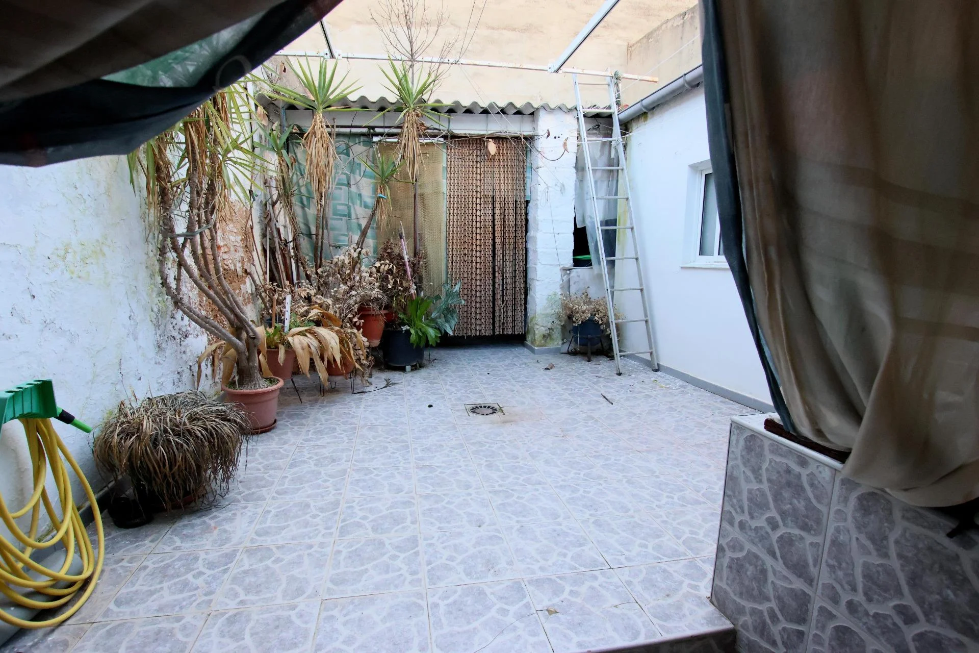 Reformable Montijo house with rear warehouse