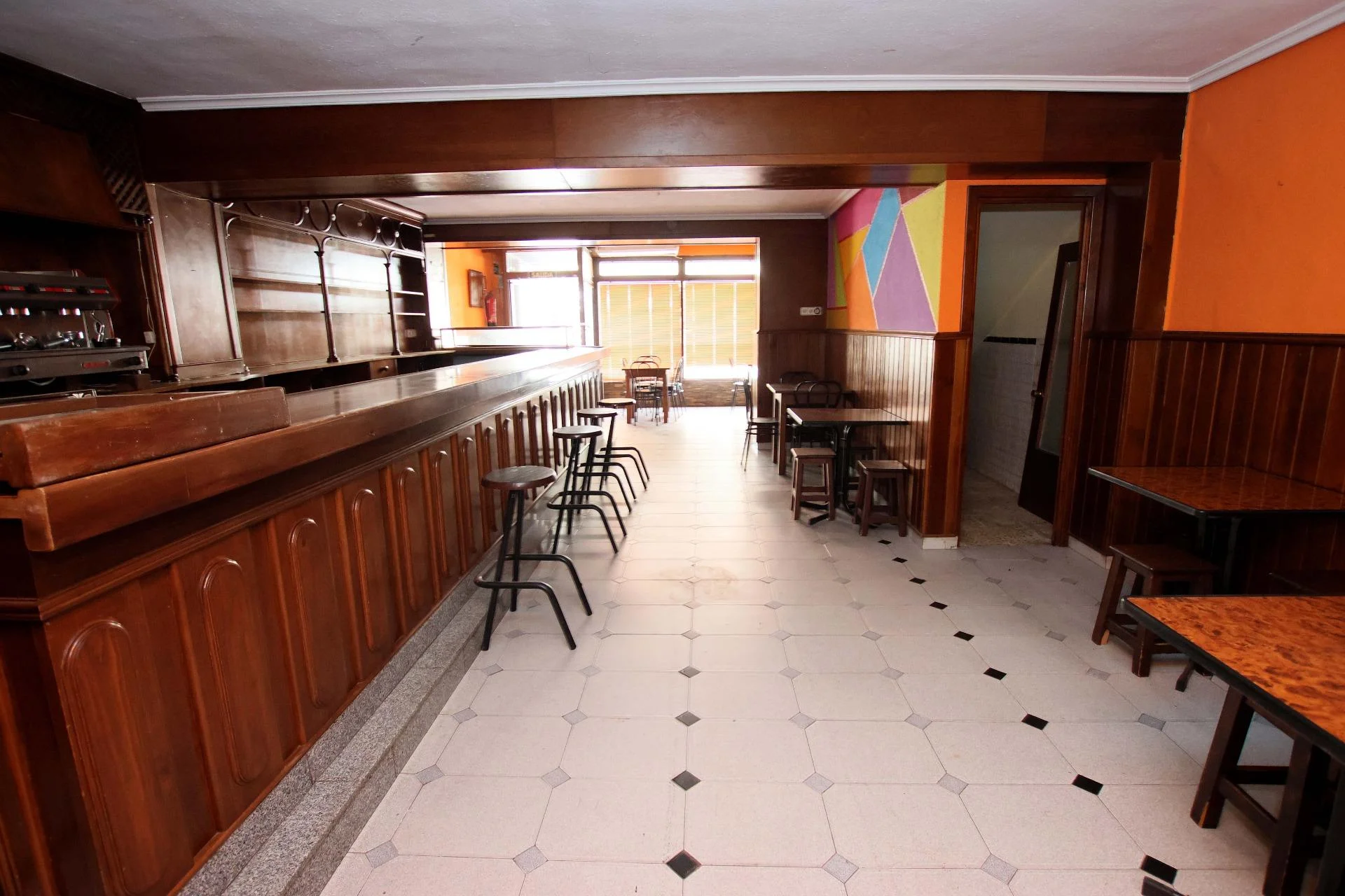 Commercial premises in Montijo, 91 m²