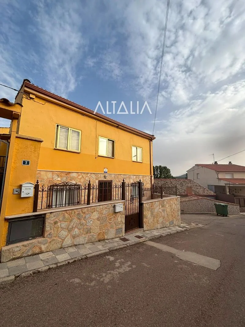 Three-bedroom house with large patio