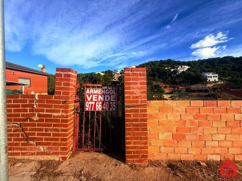 Parcela urbana en Castellet, 642 m²