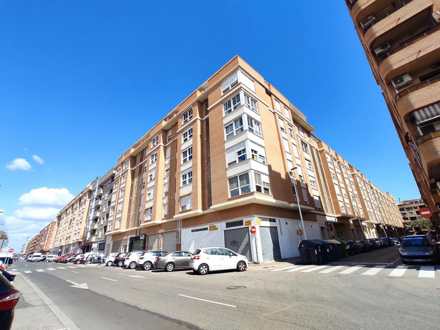 Corner commercial unit in Palmaret