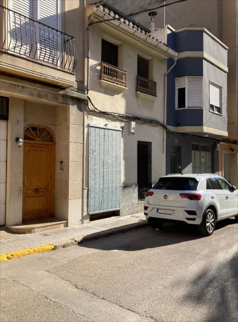 Centenary house in Benifaió, 218 m²