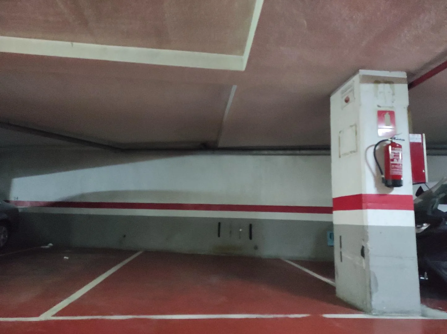 Large-car garage space in Tormos