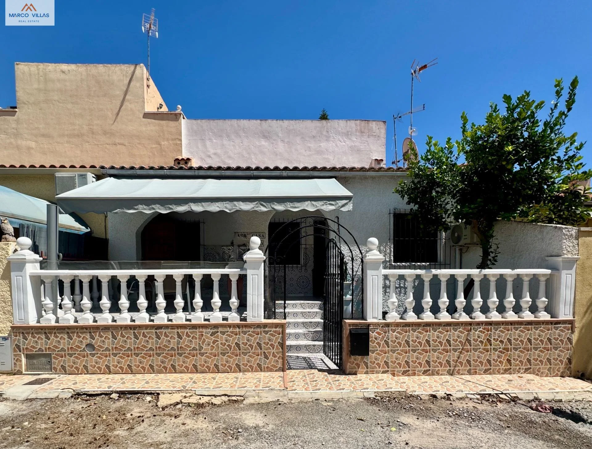 Central La Marina townhouse, two bedrooms