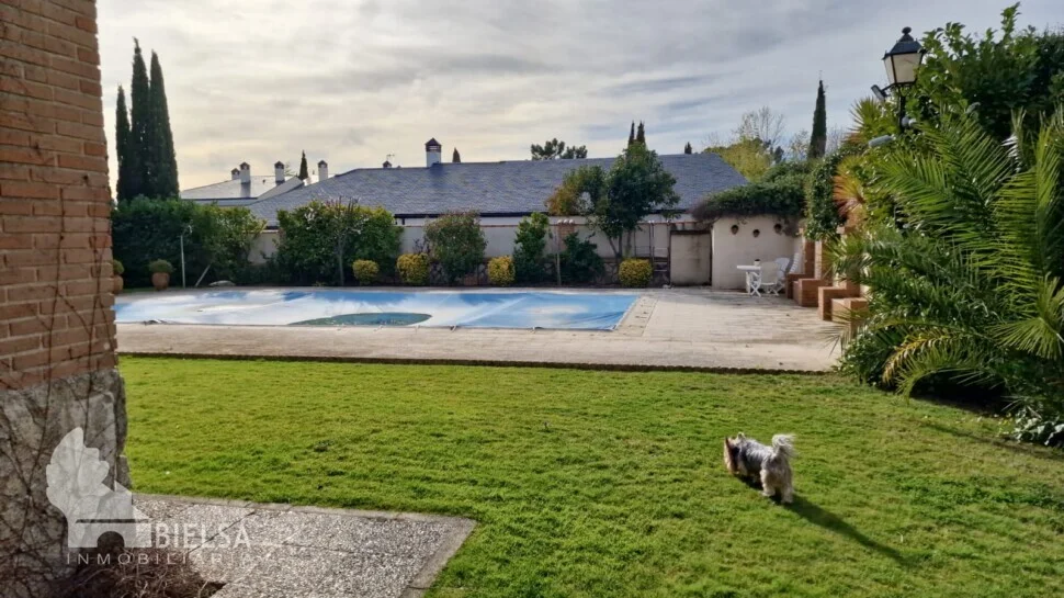 Large El Chaparral chalet, nine bedrooms