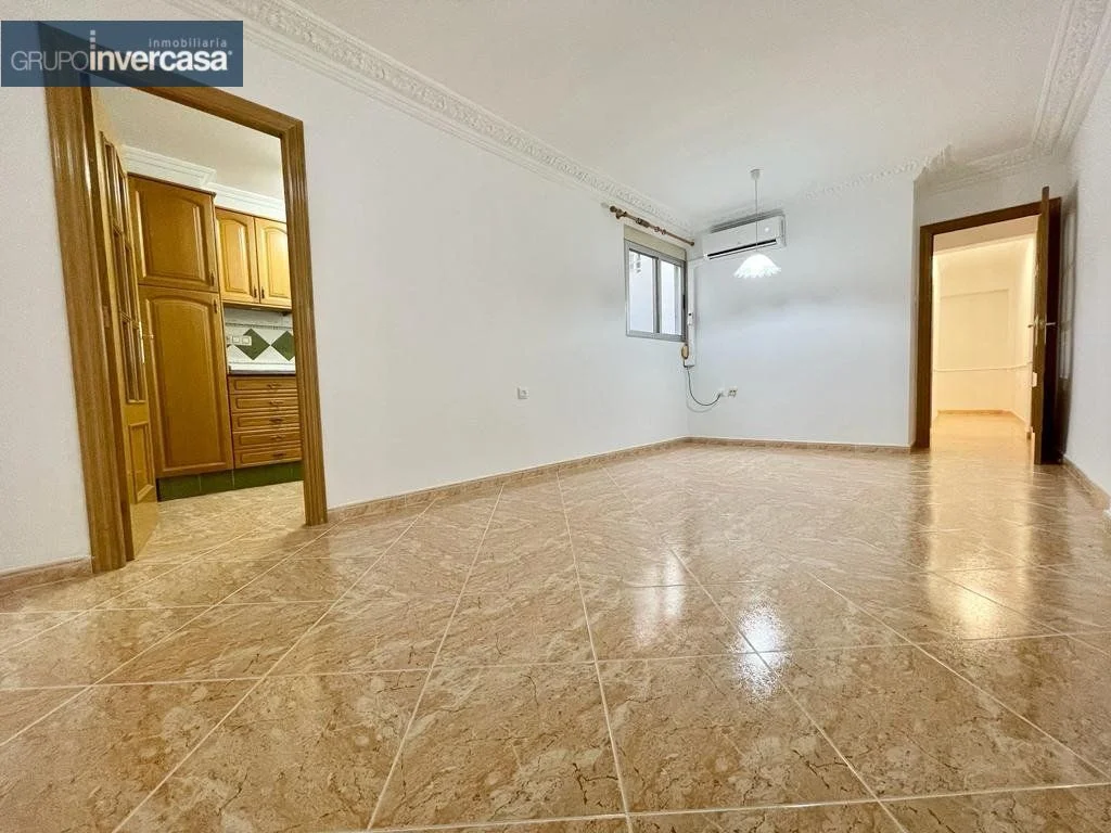 Tenanted three-bedroom flat in Quart