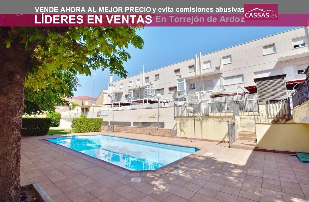 Bajo con piscina y patio