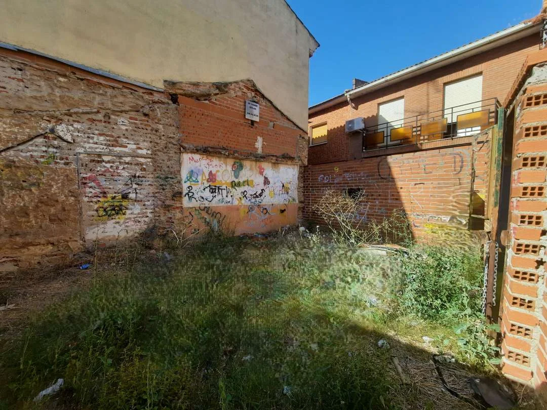 Urban Escalona plot, 77 m², utilities