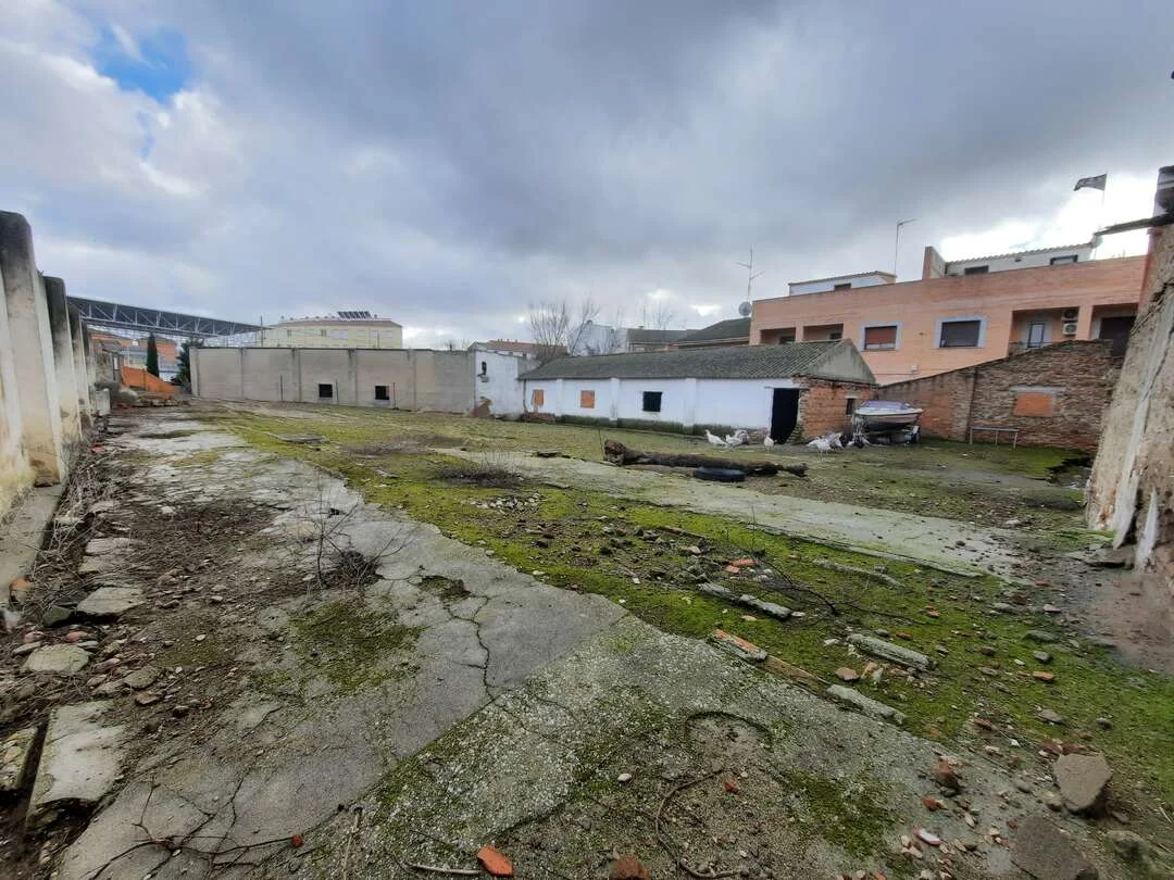 Central Maqueda industrial complex, 1,061 m²