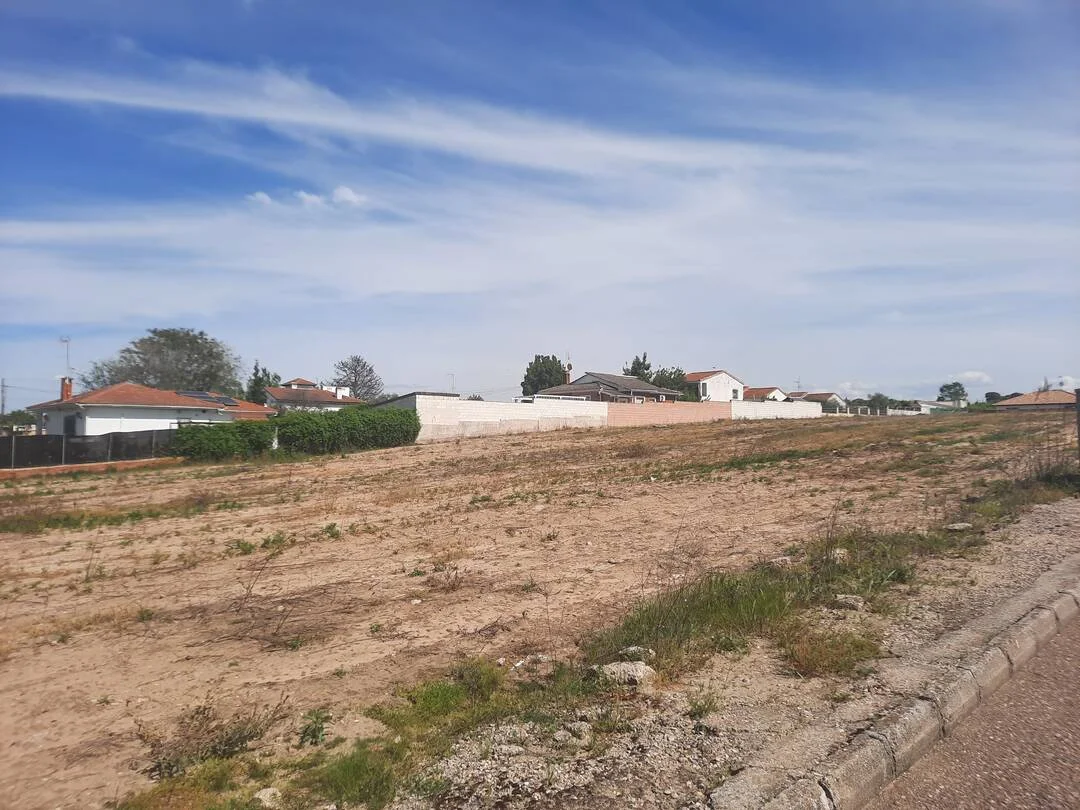 Urban Escalona plot with utility access