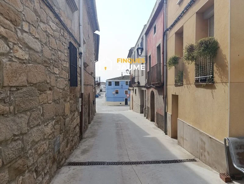 Casa de seis habitaciones en Montoliu de Lleida