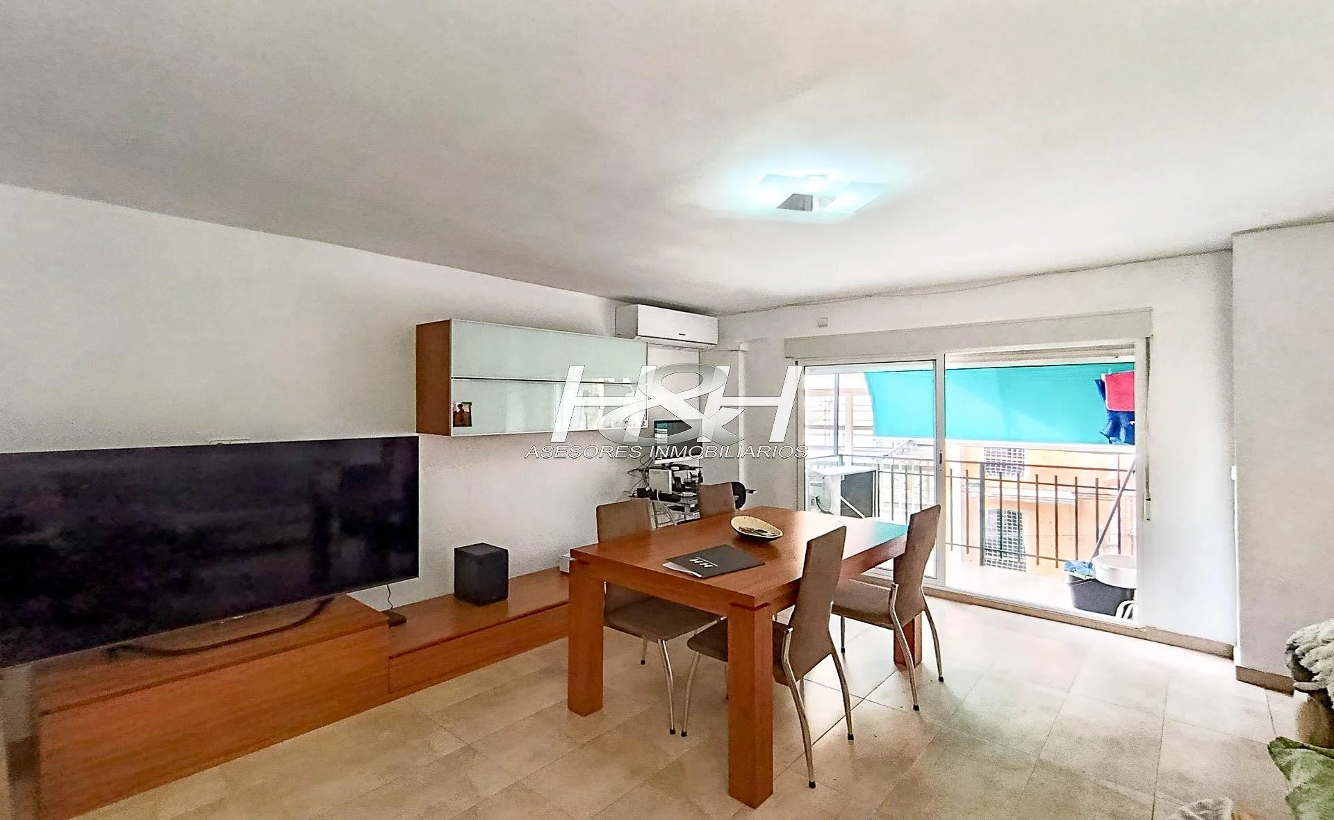 Reformed three-bedroom flat near universities