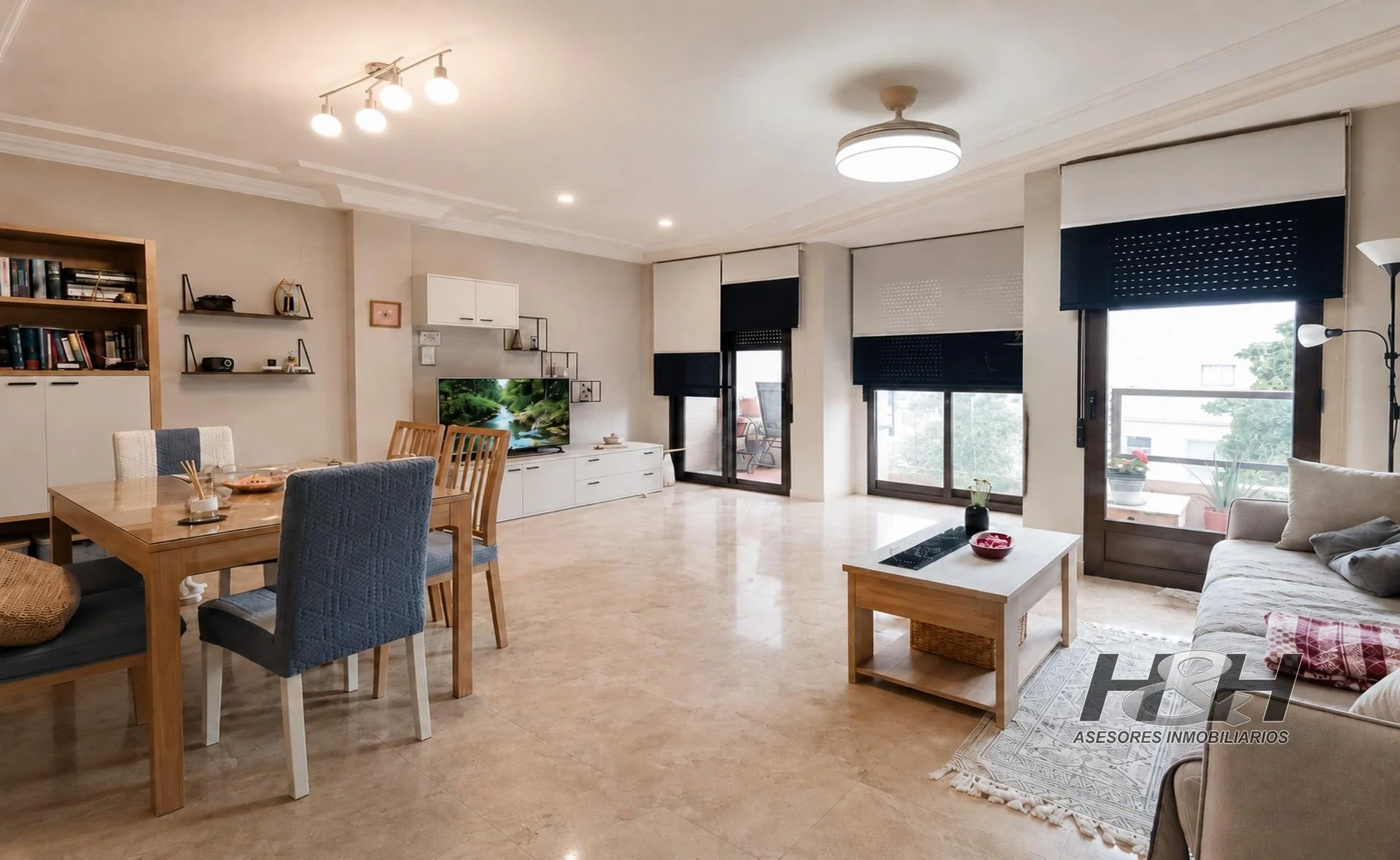 Bright three-bedroom flat in El Castell