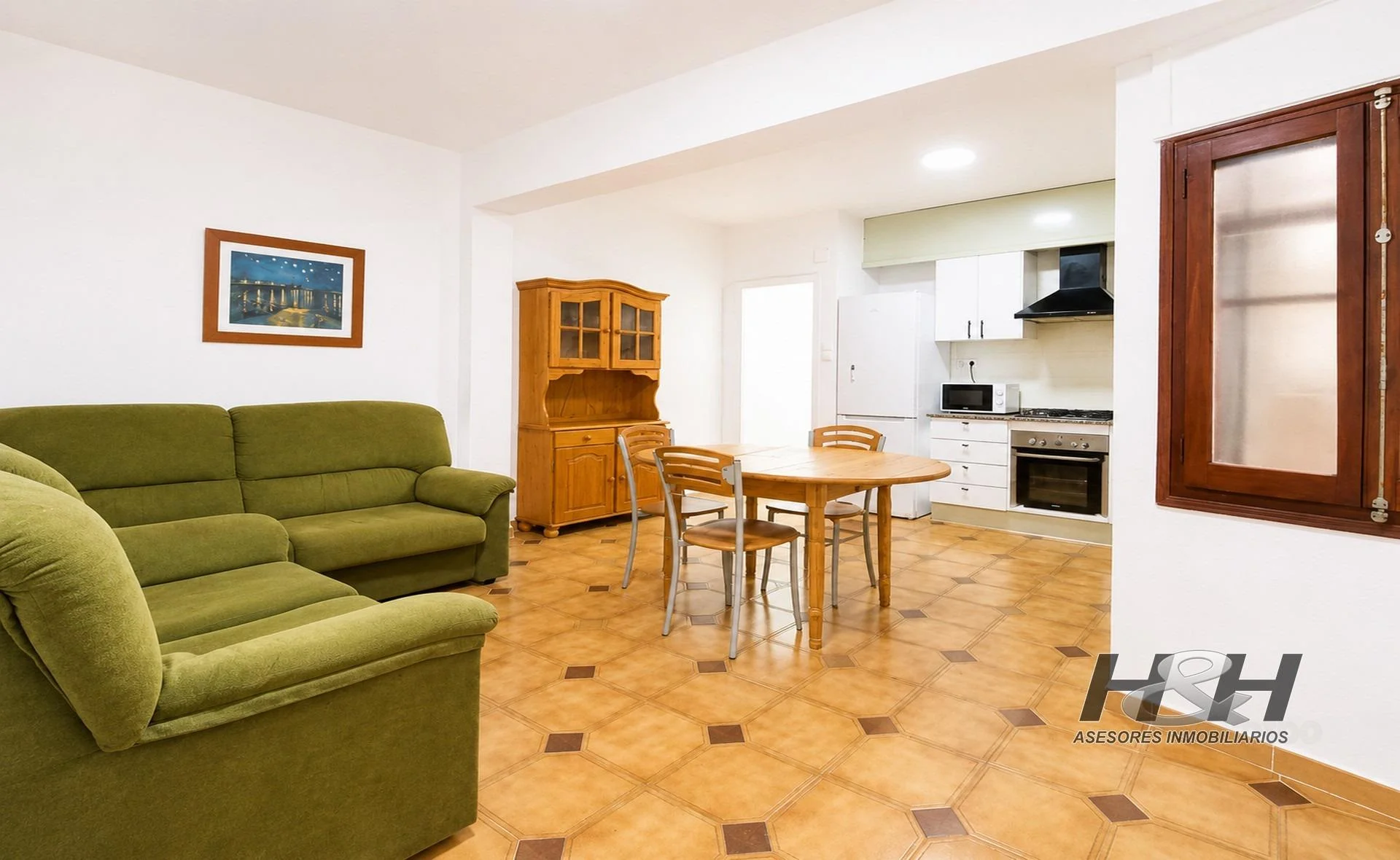 Tenanted four-bedroom flat in Concordia