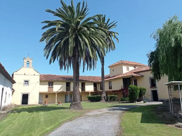 Historic Carreño palace with redevelopment potential