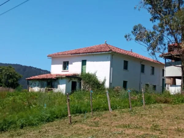 Asturian estate with buildable land