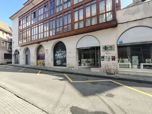 Street-front commercial unit near Llanes centre