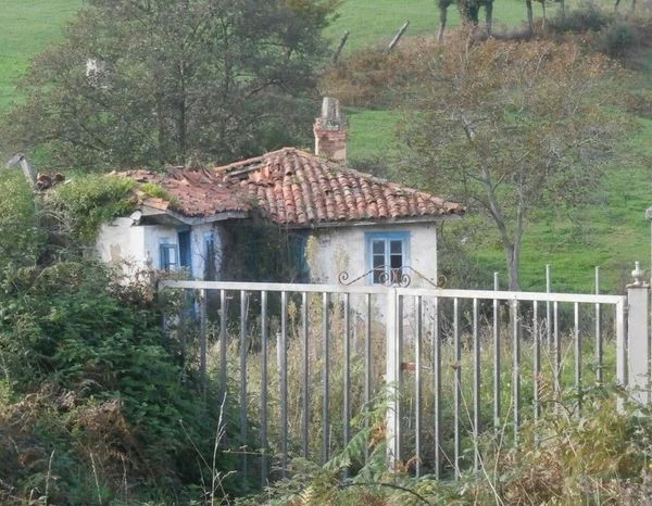 Urban plot near Castrillón with history
