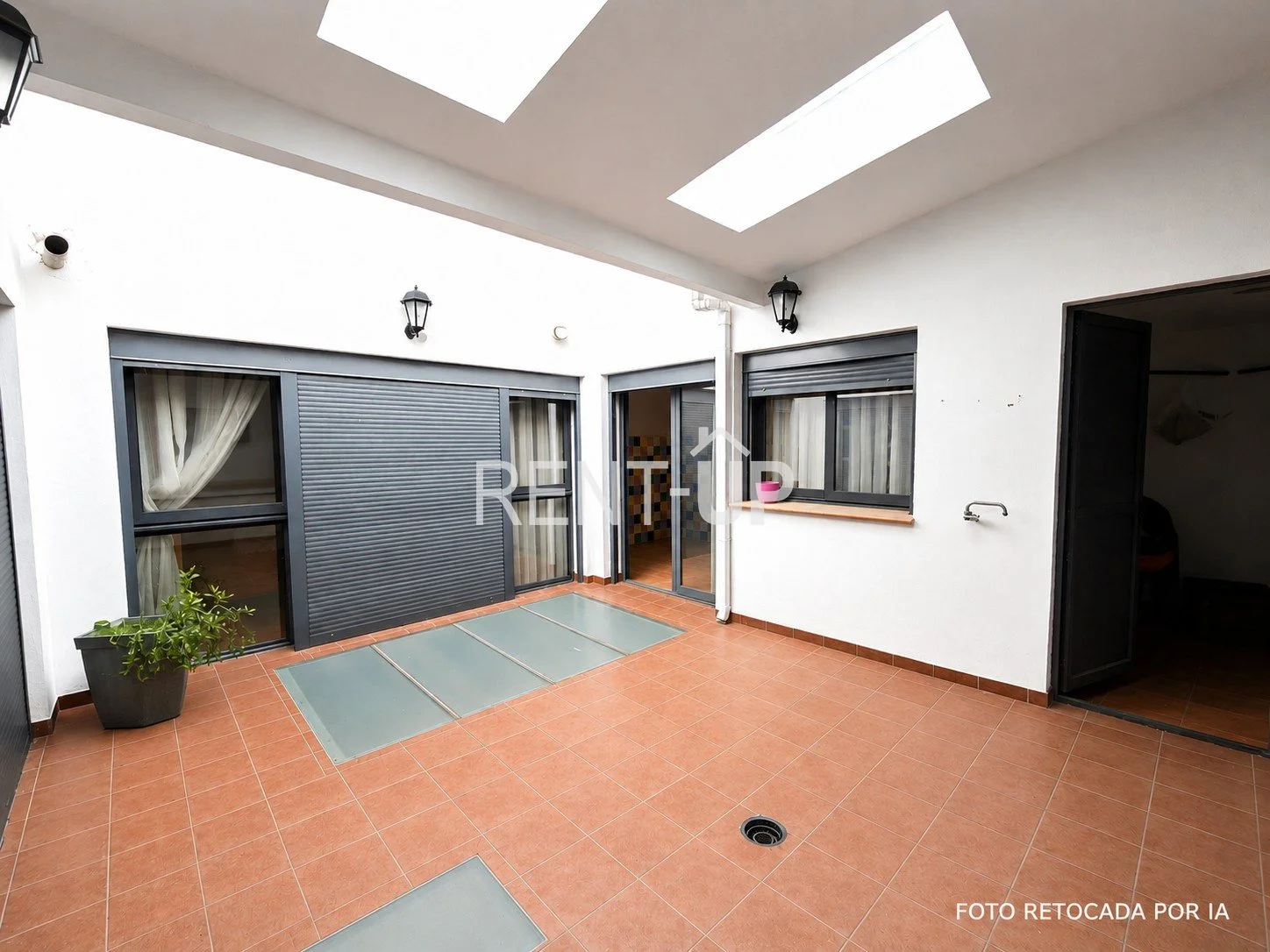 Large six-bedroom townhouse near Xàtiva