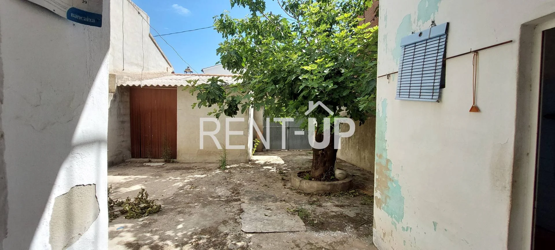 Semi-renovated house near Xàtiva, 3 bedrooms