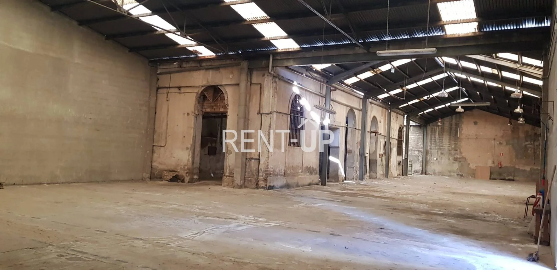 Urban industrial warehouse in Carcaixent