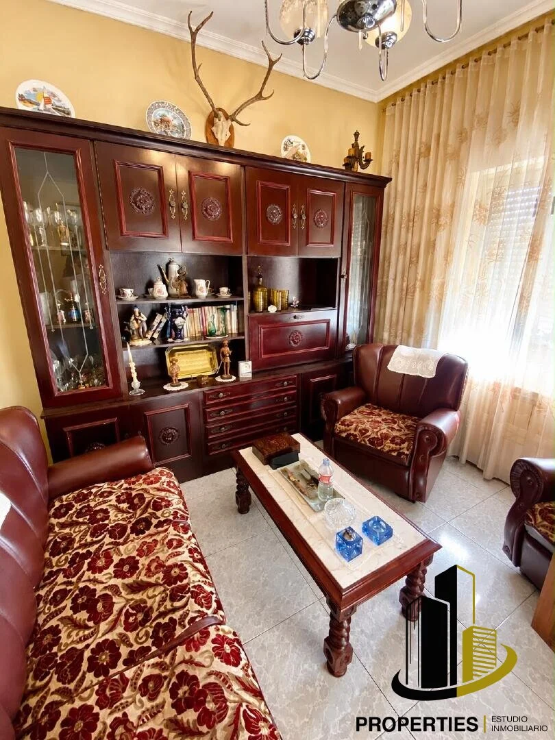 Guijuelo house with private patio