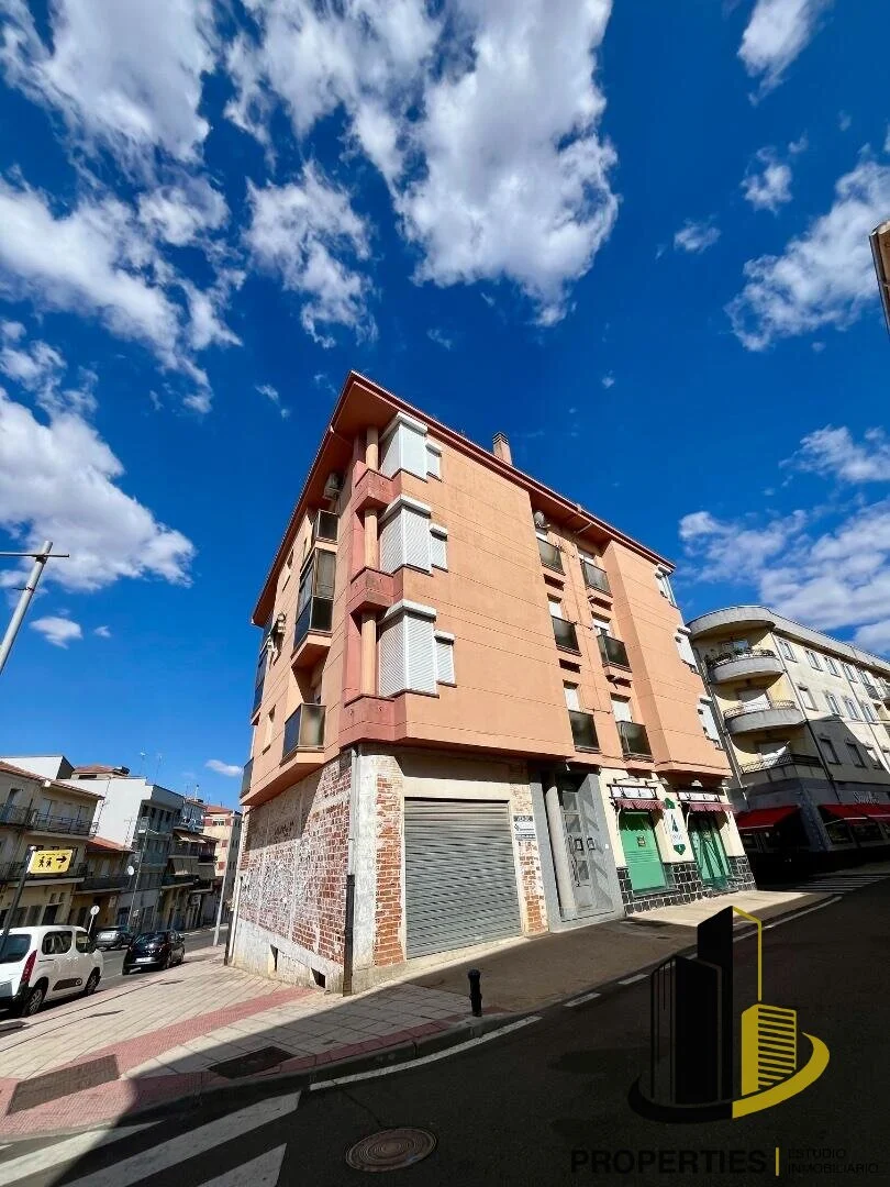 Guijuelo flat with three bedrooms
