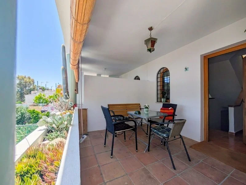 Improved townhouse near Granada, five rooms