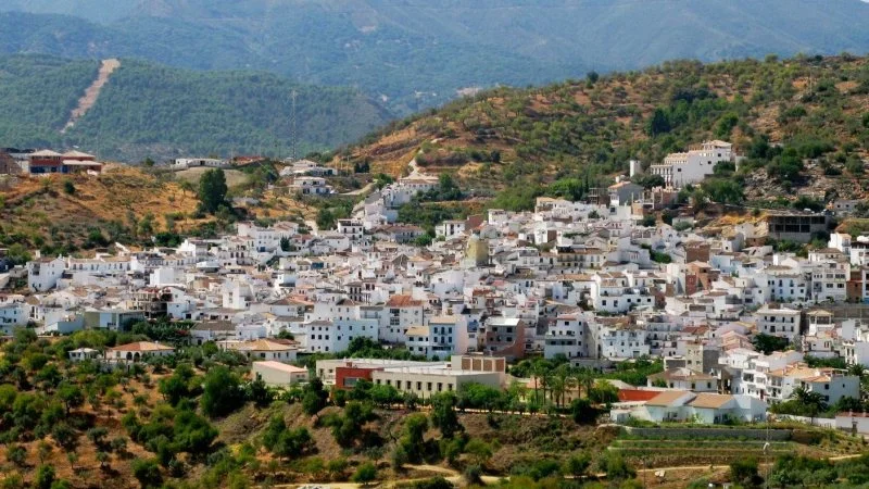 Casa de doble residencia en Guaro, 5 dormitorios