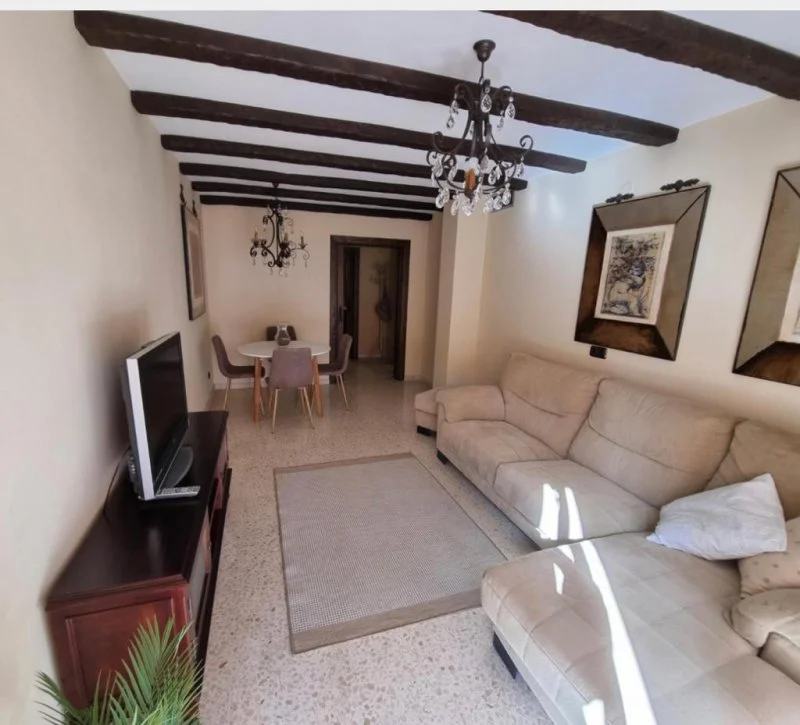 Three-bedroom Las Lagunas apartment