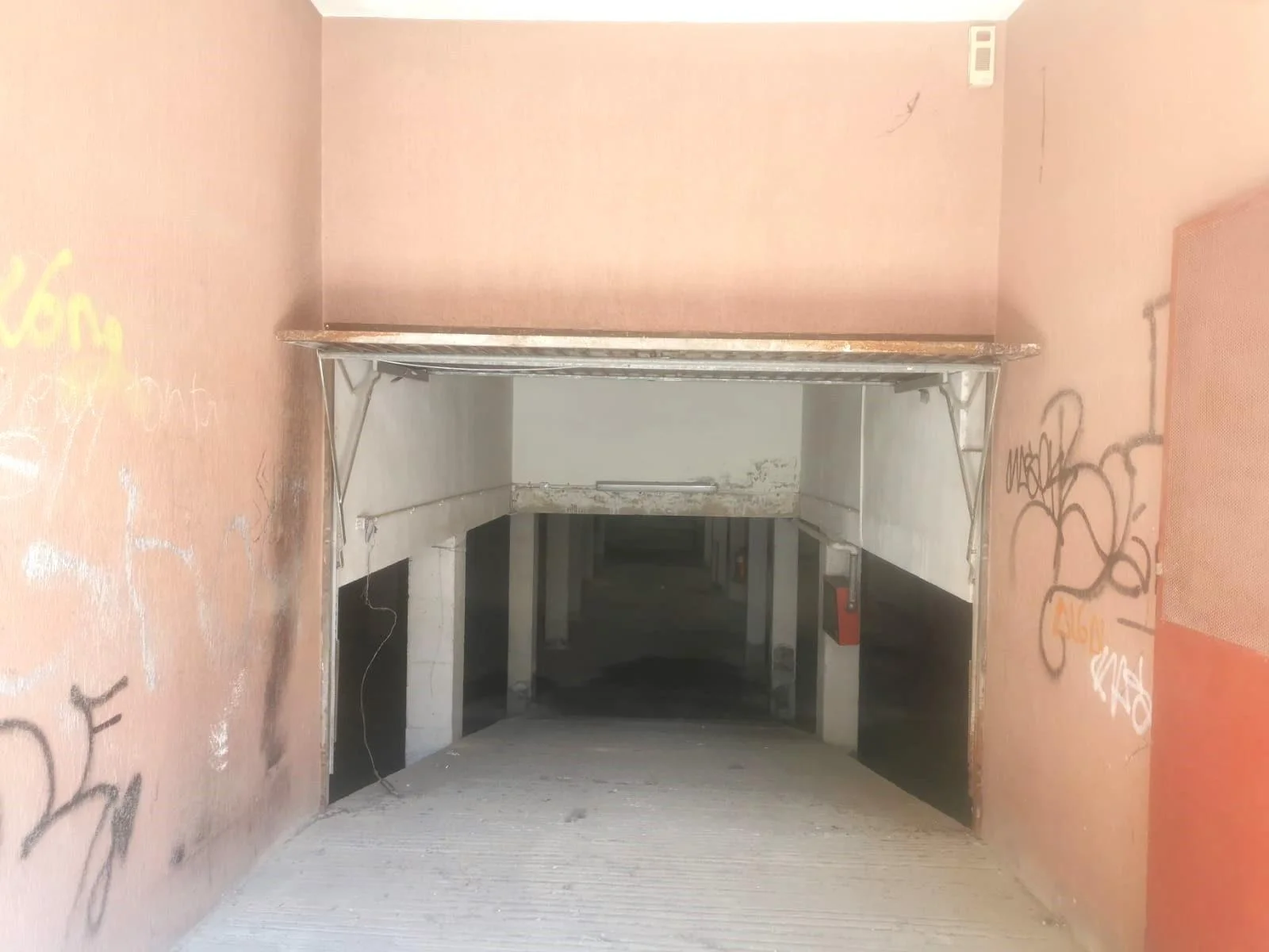 Large Basement Commercial Space Alicante