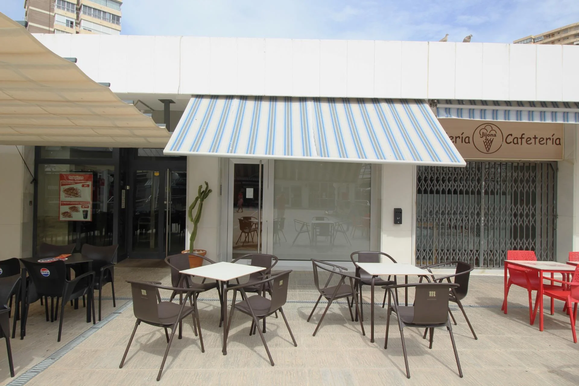 Renovated hair salon in beachfront centre