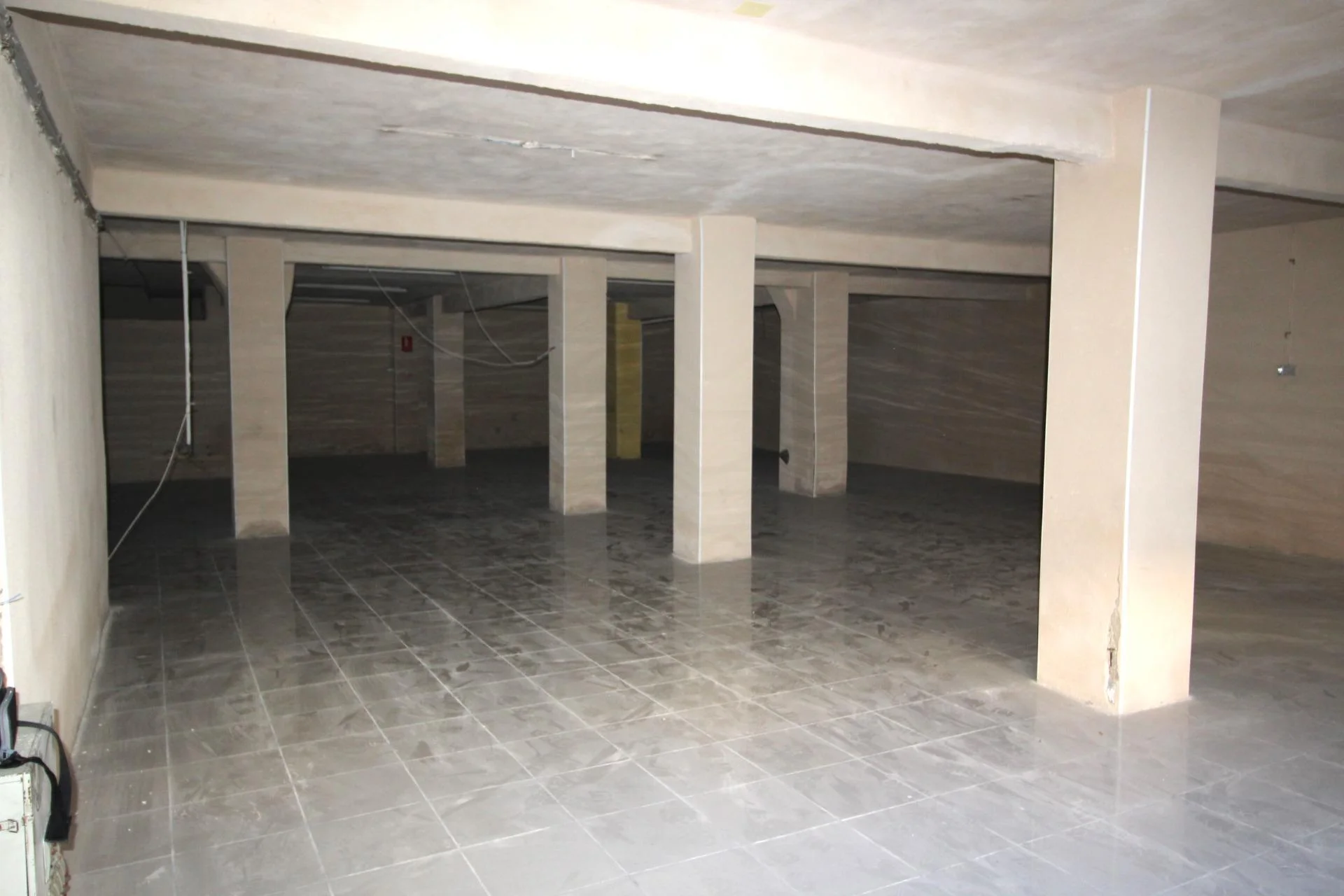 Carrús Este commercial unit, 348 m²