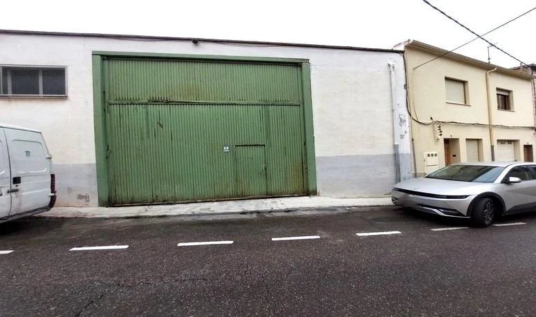 Industrial warehouse with 2,095 m²