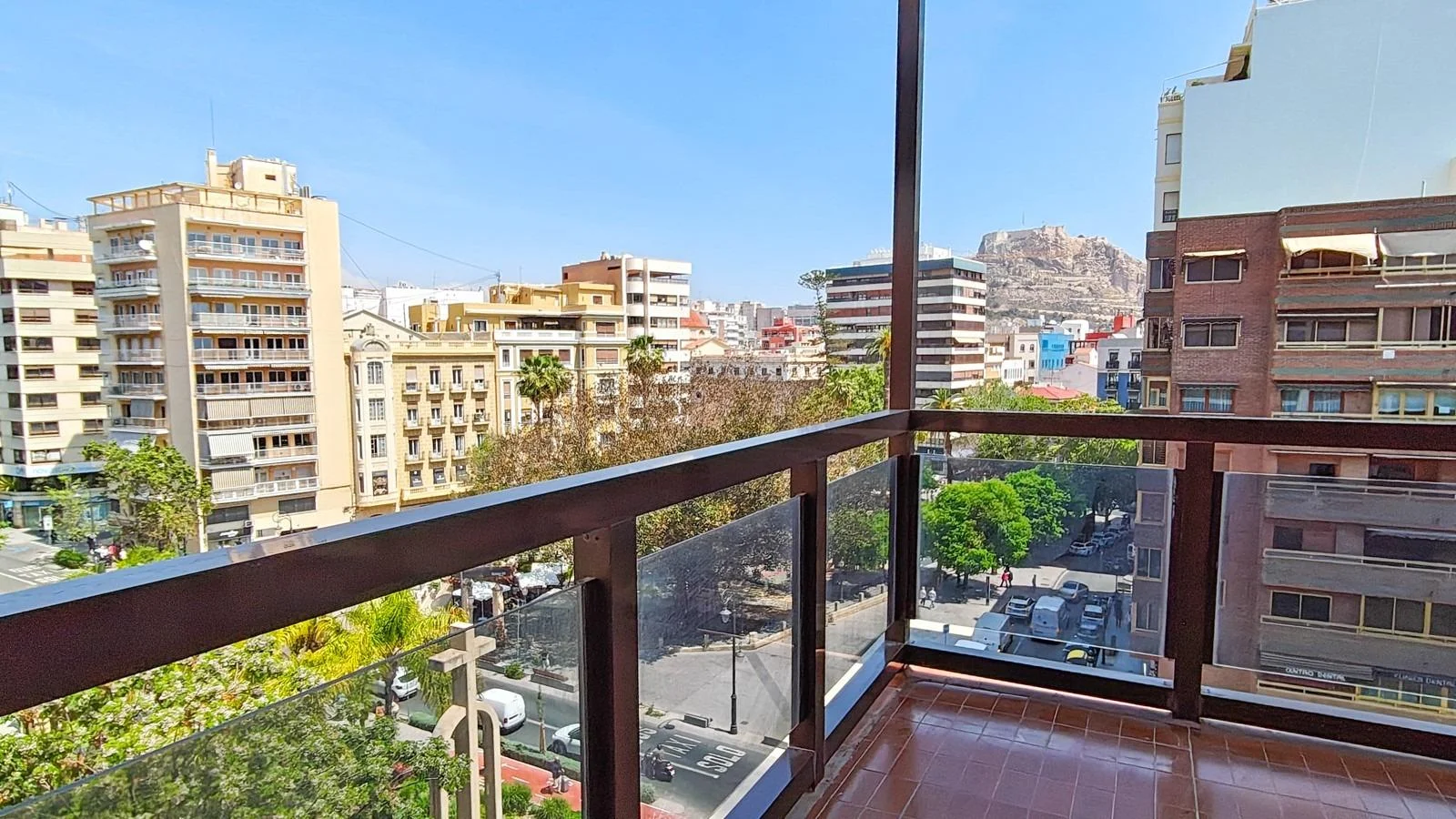 Large central Alicante flat, five bedrooms