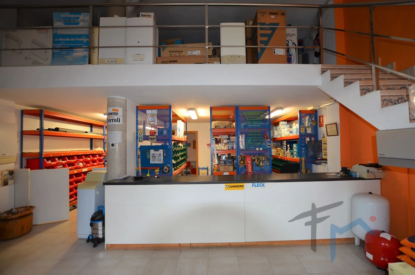 Central commercial unit, 134 m²