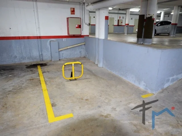 Central parking space, 16 m²