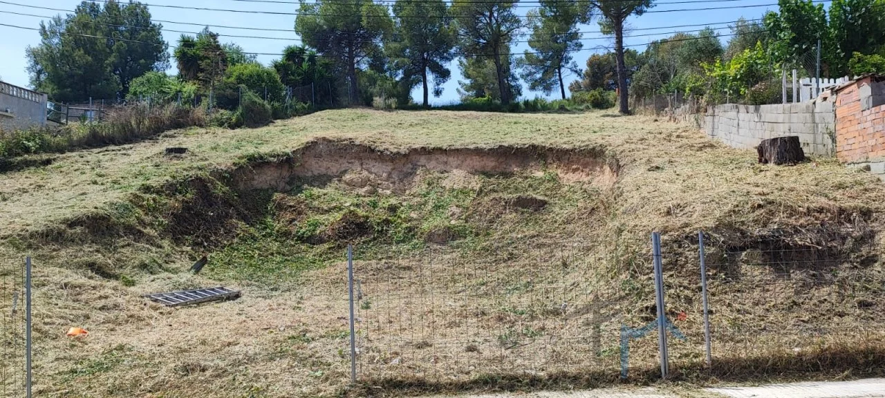 Gran parcela en Masquefa con alcantarillado