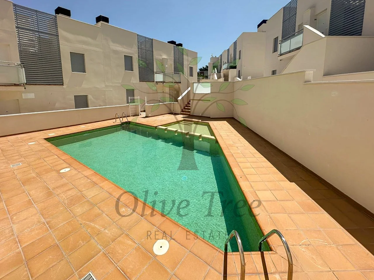 Apartamento moderno alquilado con solárium