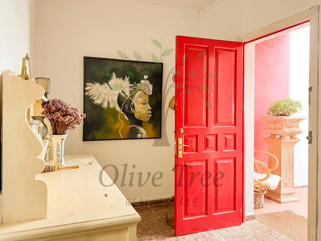 Casa céntrica de los 70 con jardín