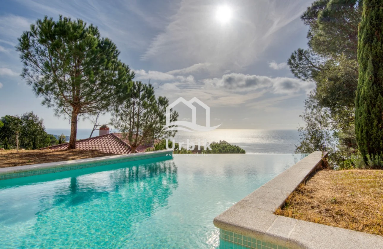 Villa de lujo con vistas al mar, cuatro dormitorios