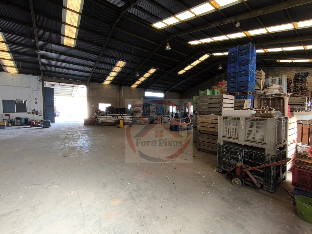 Industrial warehouse near A-7, 1,957 m²