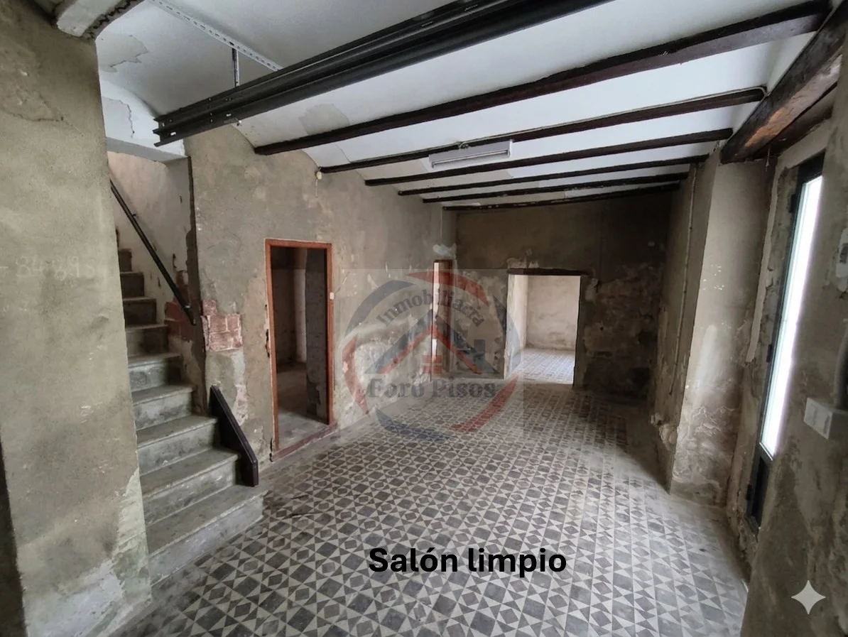Historic Xàtiva house with garage