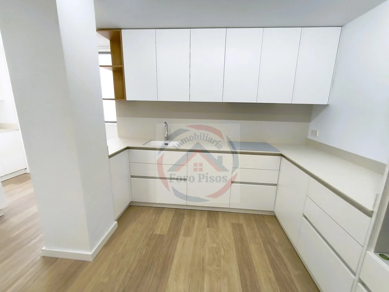 Renovated four-bedroom flat in Xàtiva