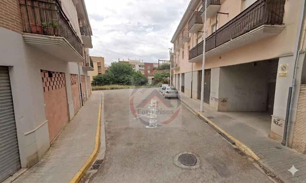 Three-car garage spaces near Mercadona