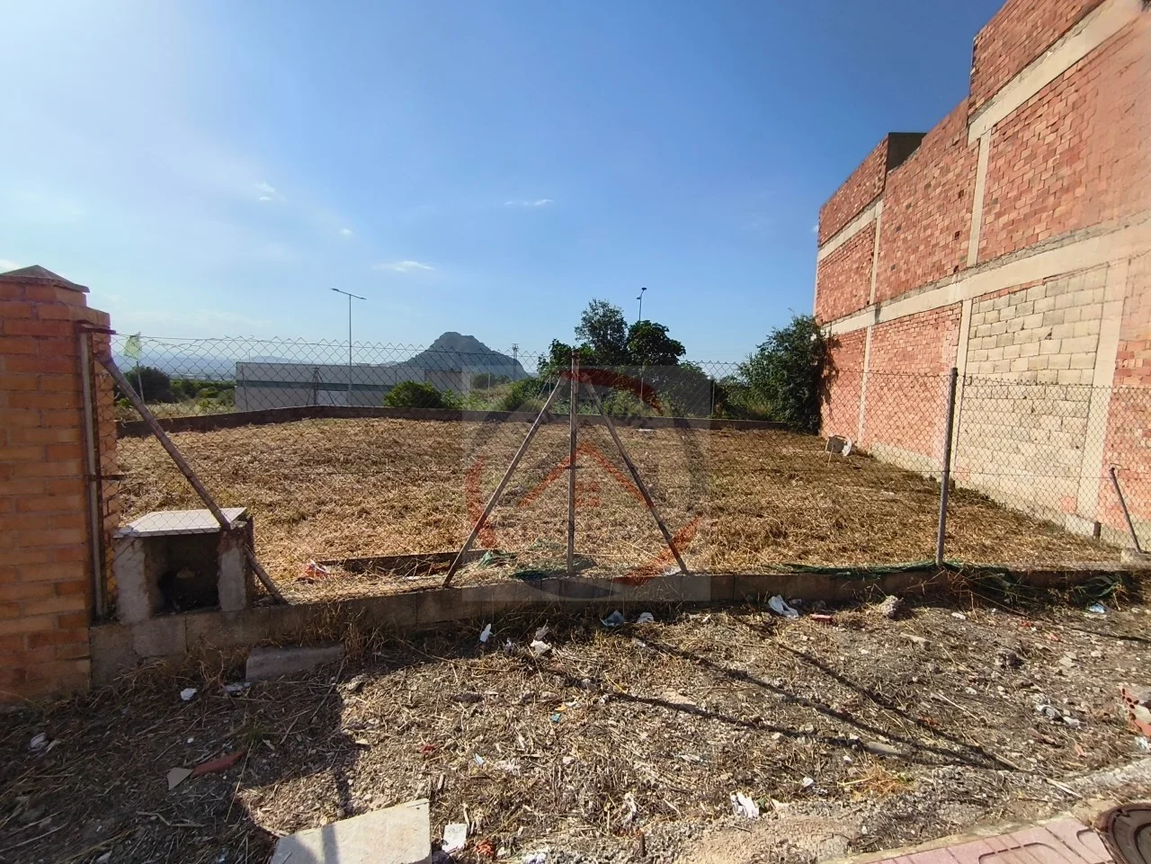 Urban plot with three-storey potential