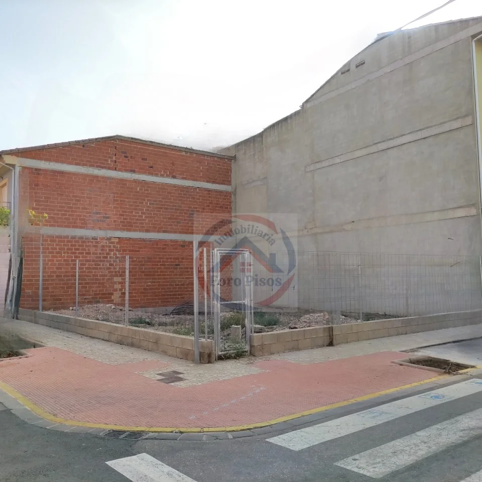 Canals urban plot, 800 m² buildability