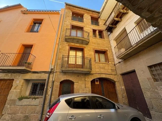 Casa grande en Sanaüja con potencial de división