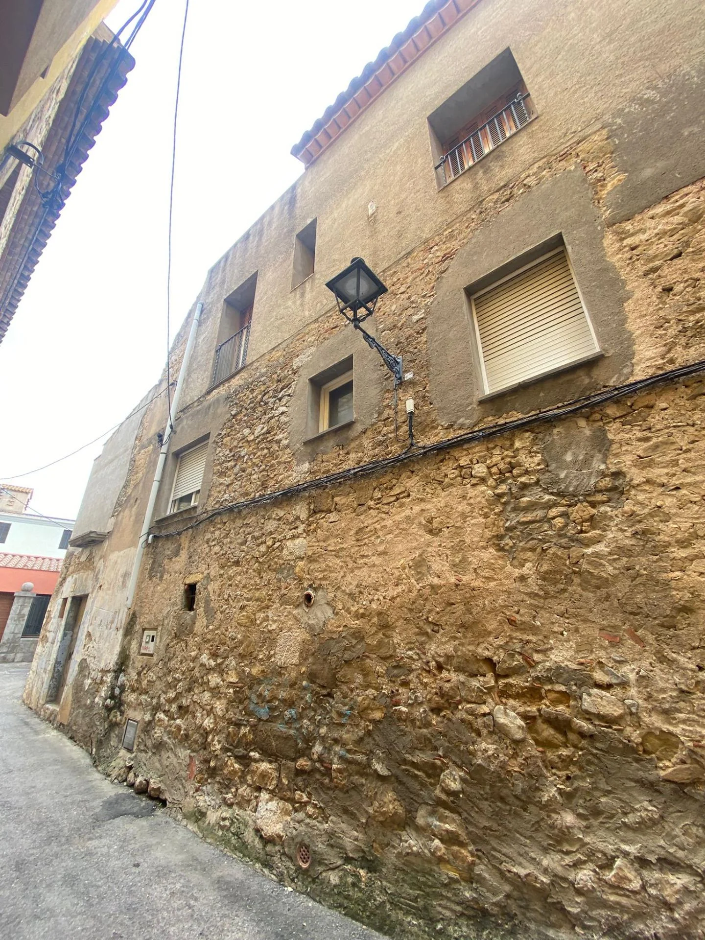 Torroella flat with three-bedroom renovation